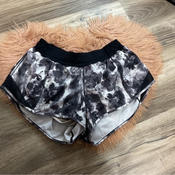 Lululemon Black And White Athletic Short Size 6 - Picture 1 of 9